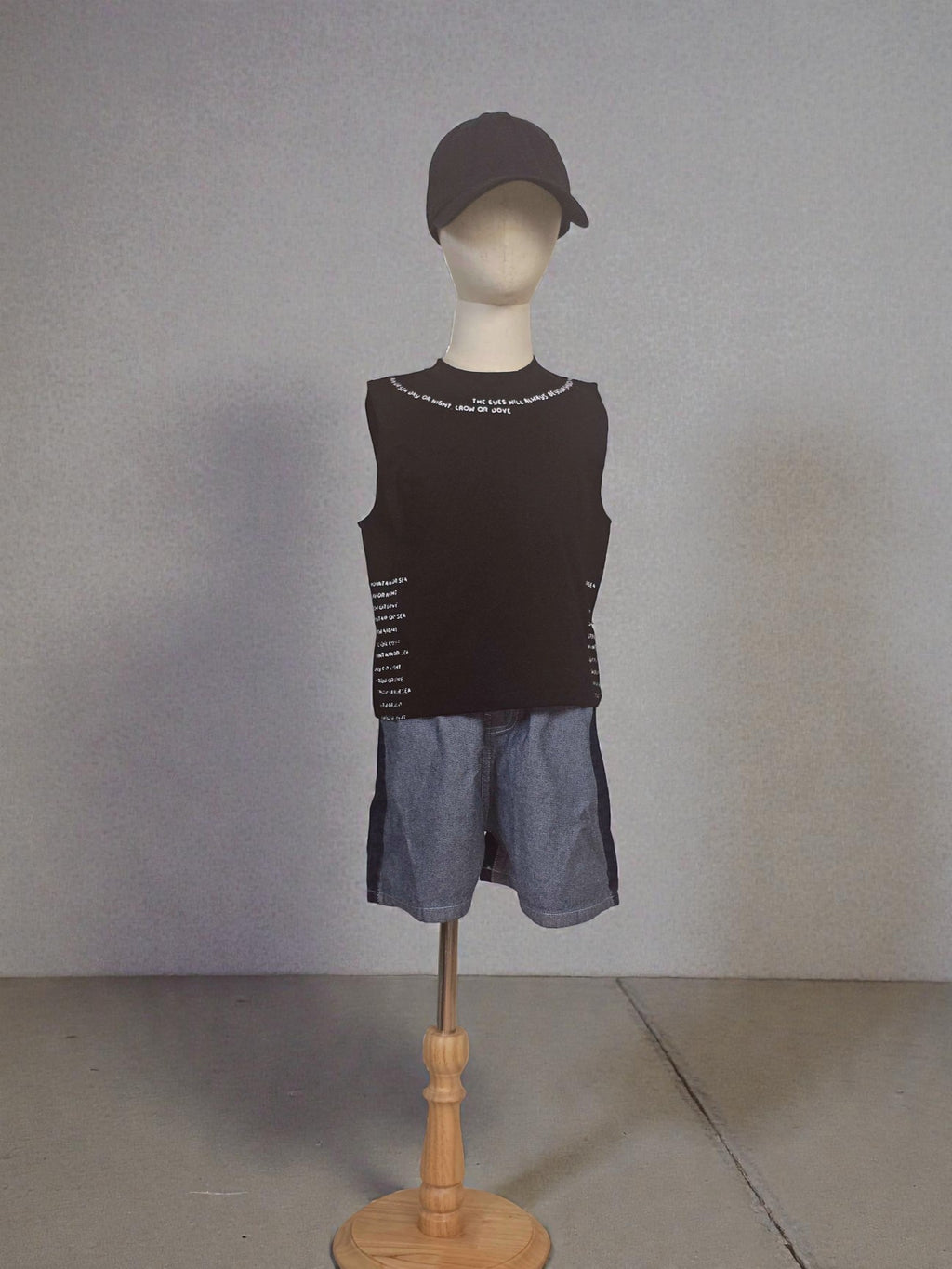 Sleeveless Graphic Text Tank Top